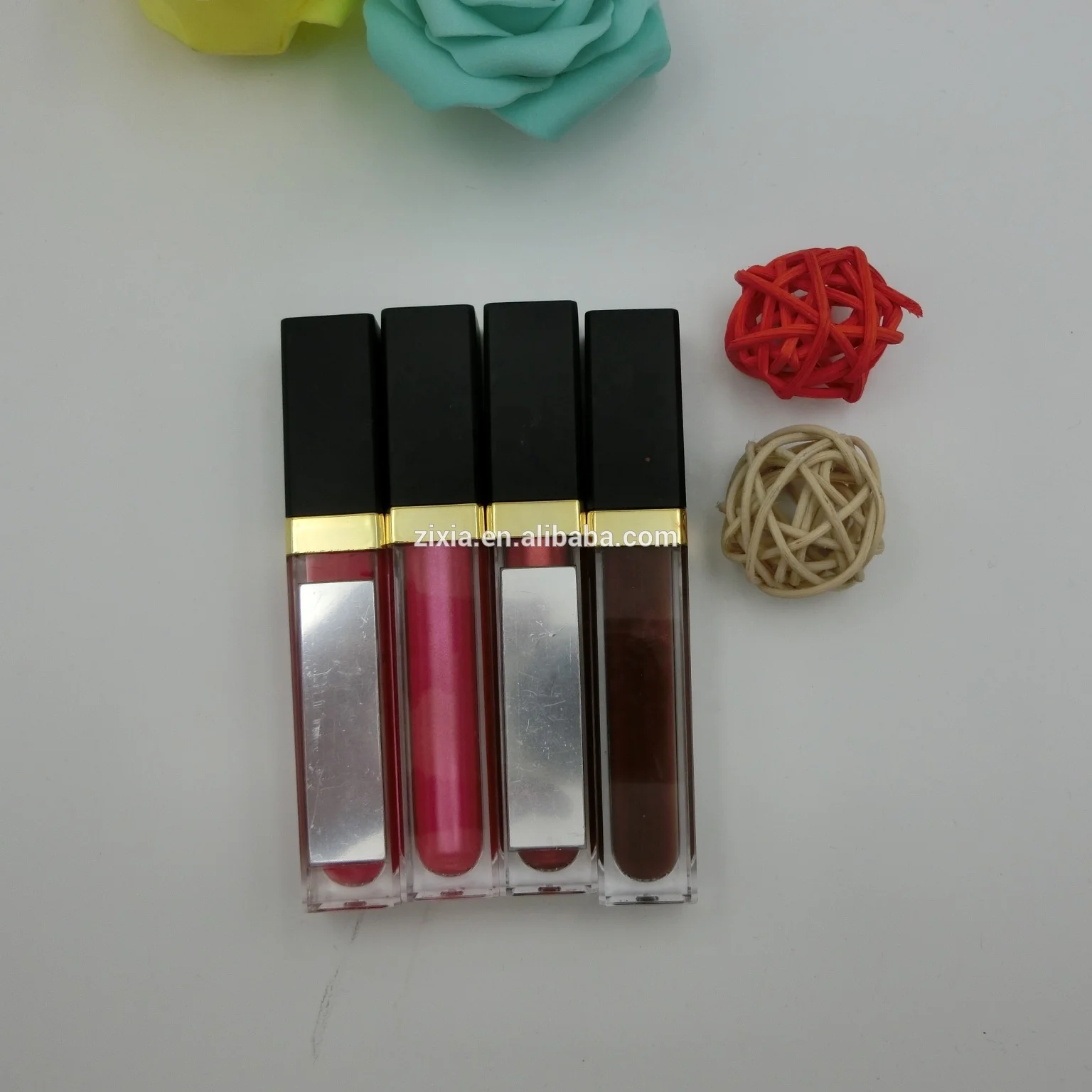2019 New custom lip gloss lipstick liquid matte wholesale multicolor lipgloss with led light mirror