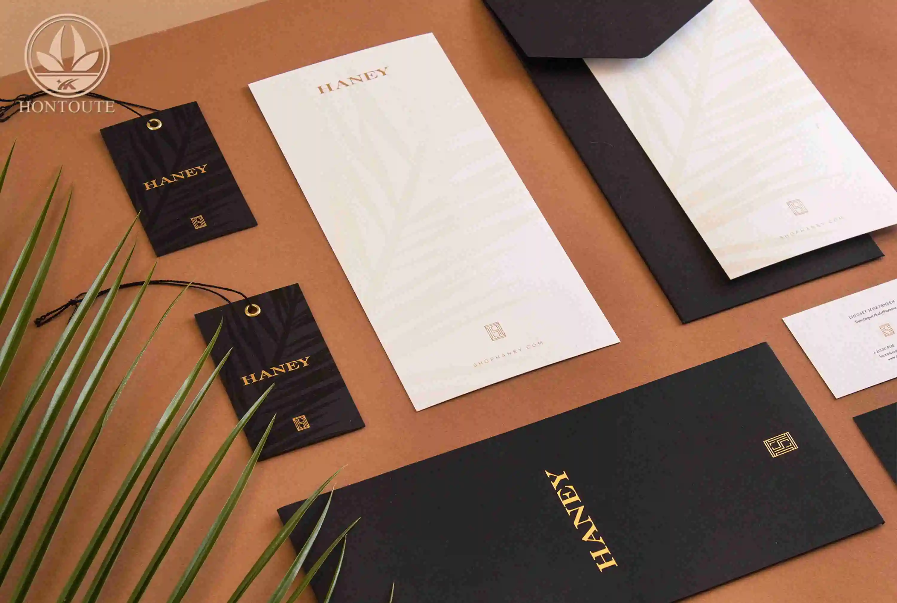 Factory Wholesale Custom Printed Paper Jeans Hangtags For Clothing Own Logo