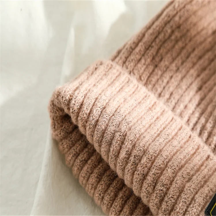 Wholesale Custom Winter Woman Men Acrylic Cheap Plain Solid Color Crochet Warm Knit Beanie Cap With Leather Logo