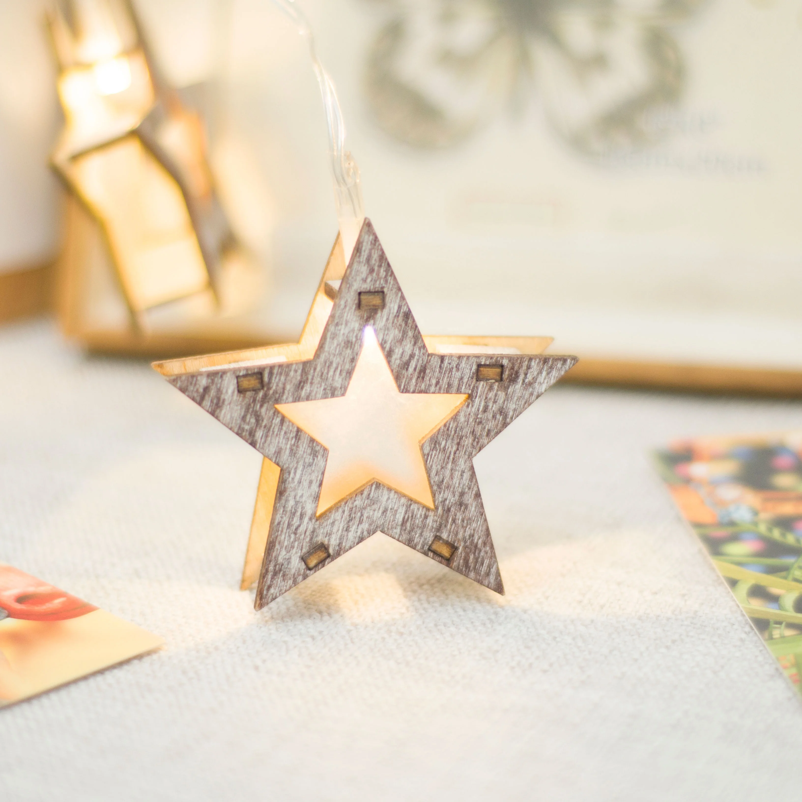 Custom Holiday Decoration 10 LED Battery Powered Wooden Christmas Star Shaped String Lights