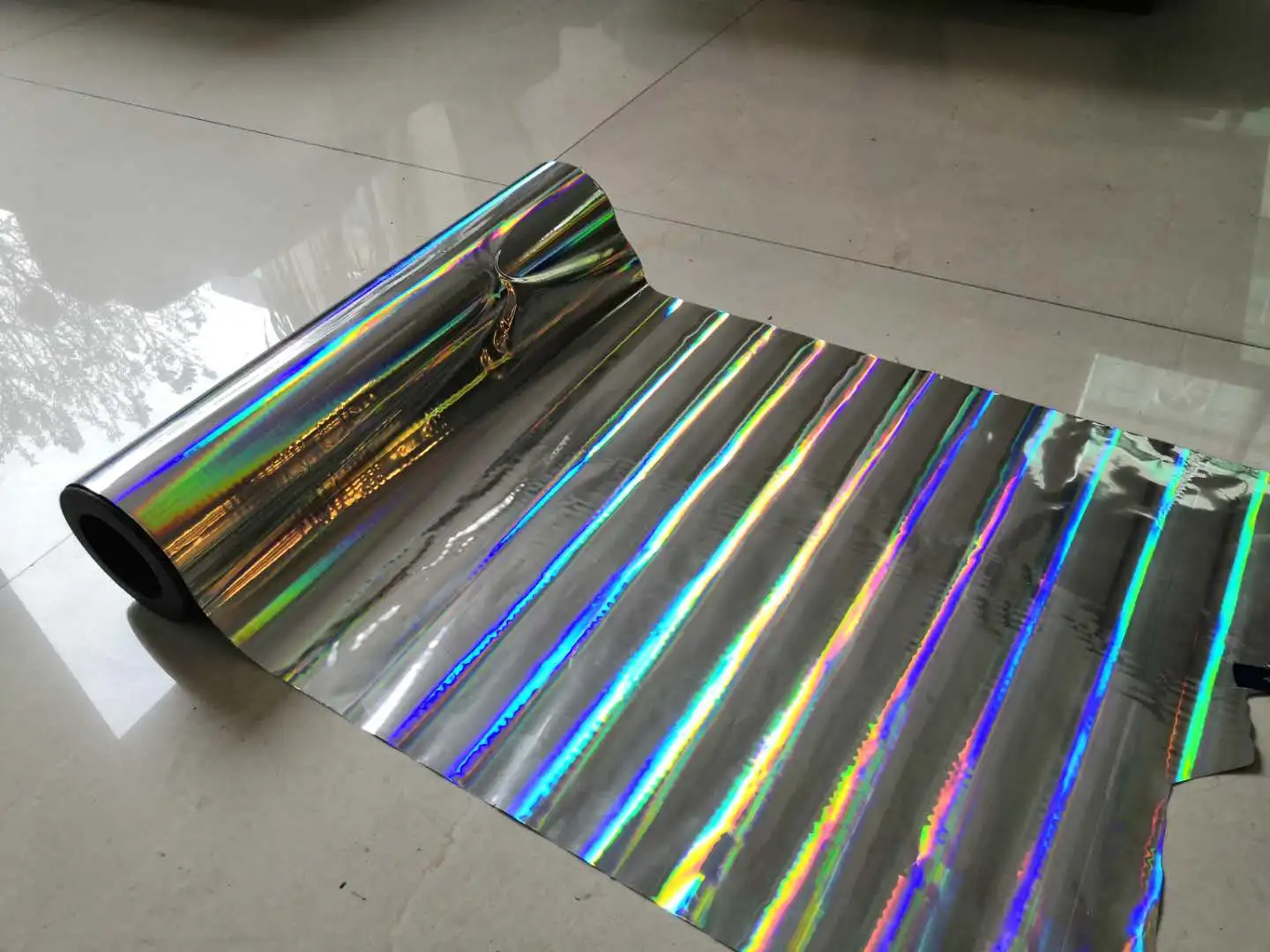 BOPP/PET seamless light pillar packing film in roll holographic composite film for cardboard paperboard packing flowers gift bag