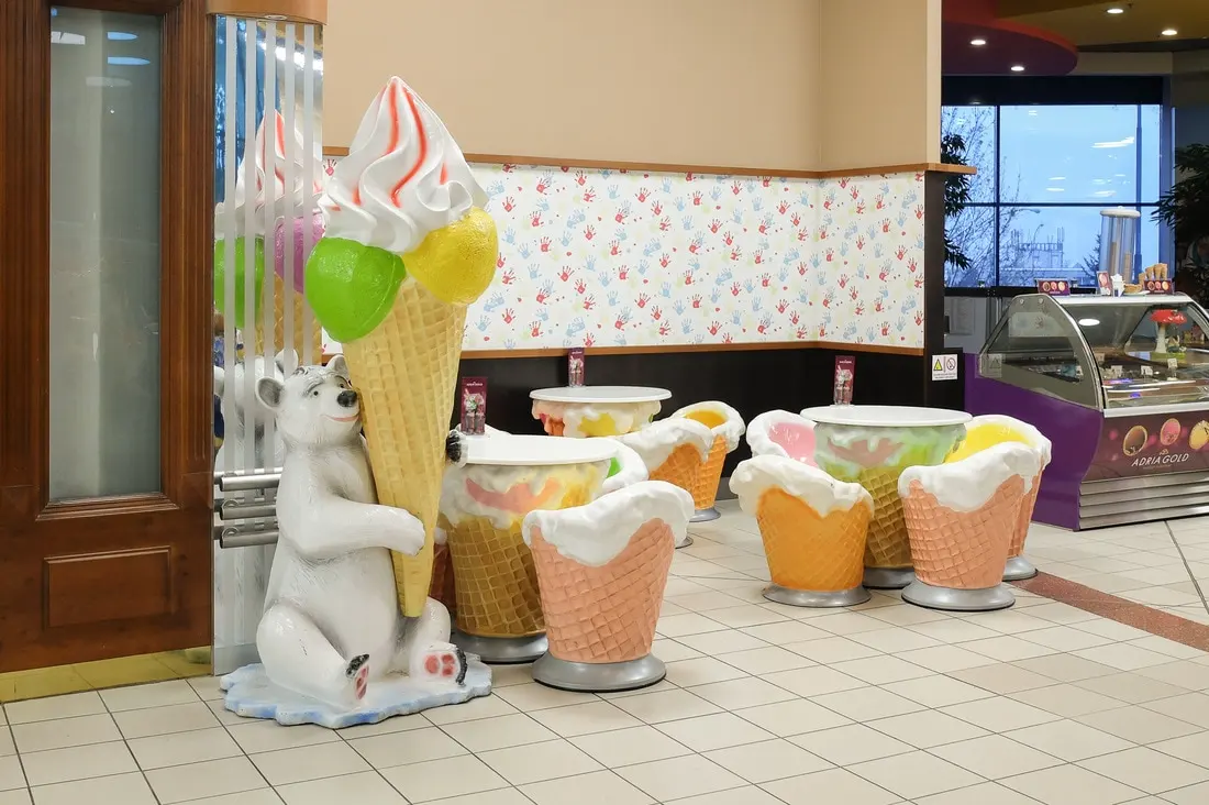 Modern mall decoration fiberglass ice cream dining table resin table three ice cream sculpture for sale NTRS-165LI