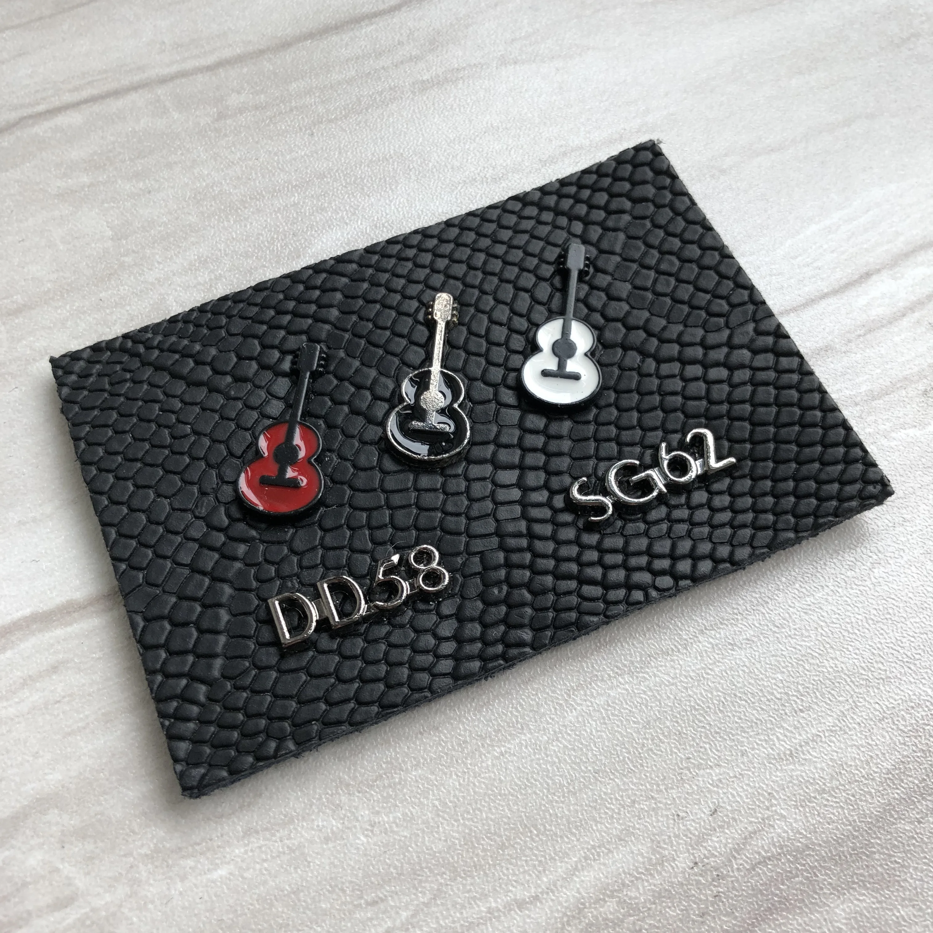 Hongtu factory custom embossed clothing jeans leather patch with metal