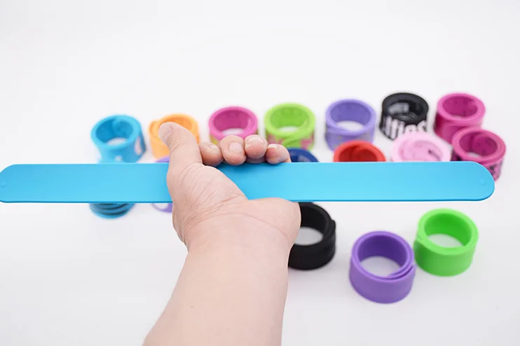 Factory Wholesale Silicone Pat Circle Clap Snap Ring Wrist Strap Toy Bracelets Promotional Gift Ruler