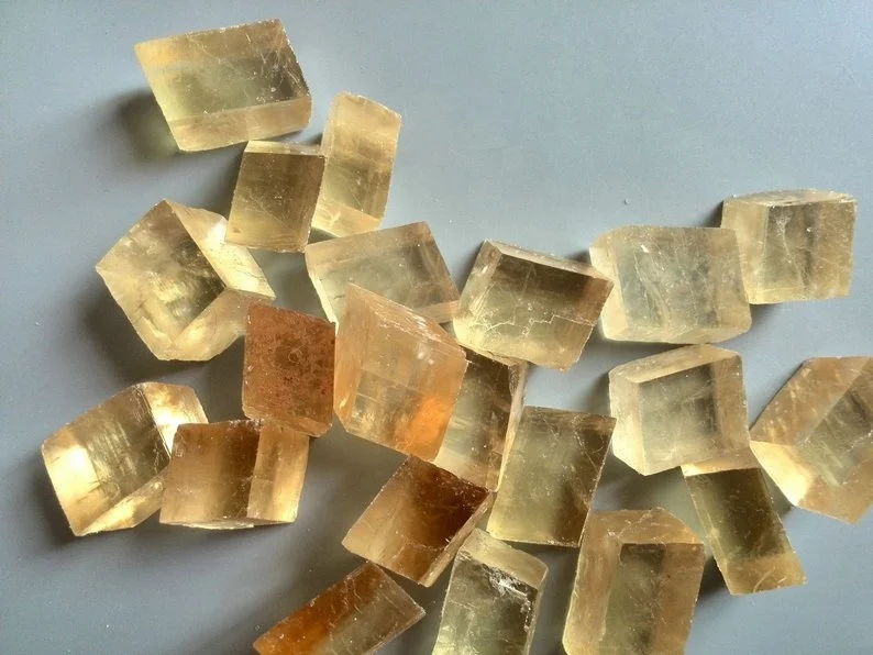 High Quality Natural mineral calcite crystal clear golden transparent Iceland spar original stone  For Sale