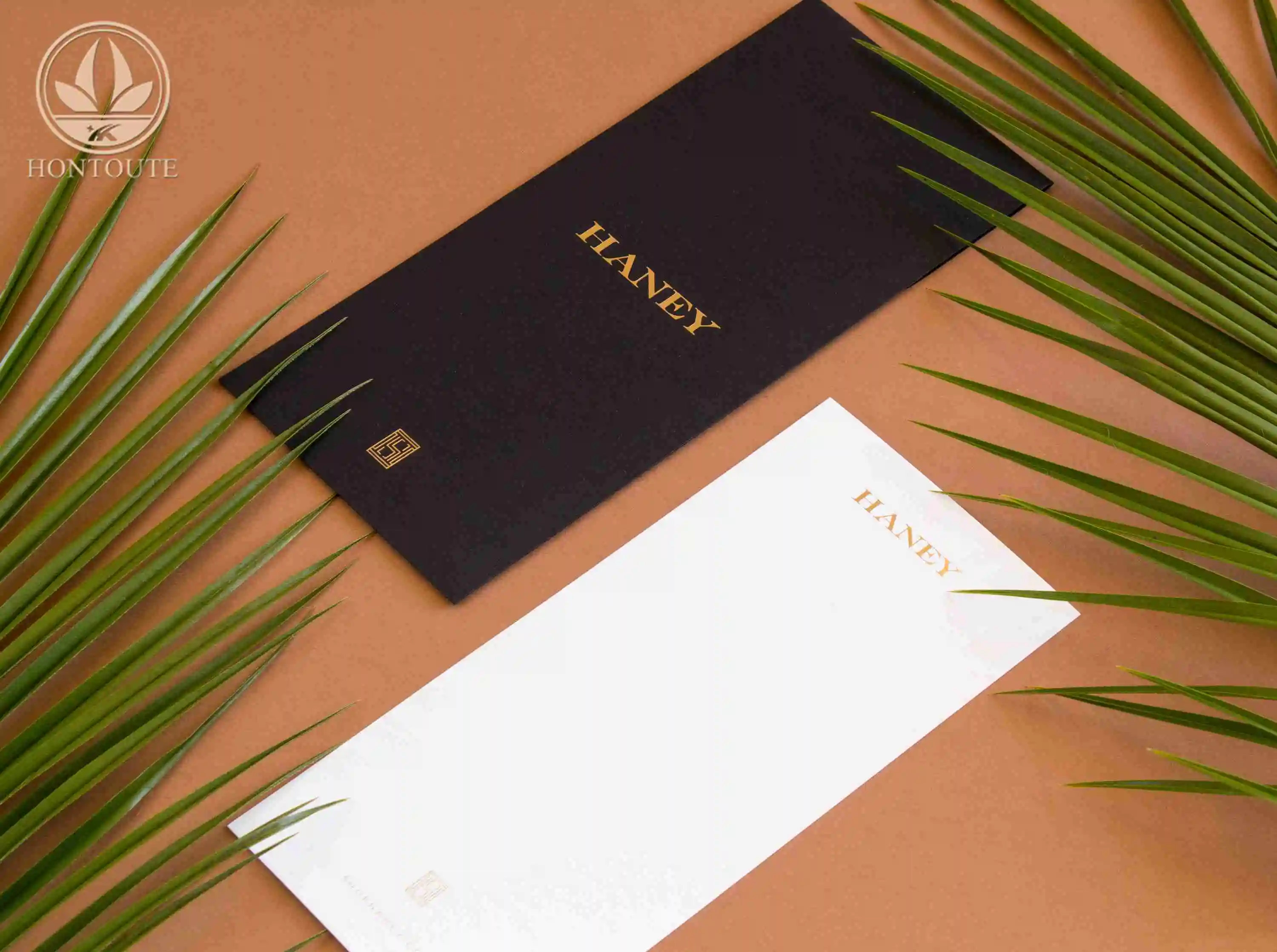 Factory Wholesale Custom Printed Paper Jeans Hangtags For Clothing Own Logo