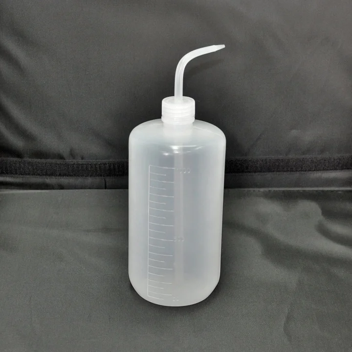 Laboratory consumables 1000 ml wash bottle