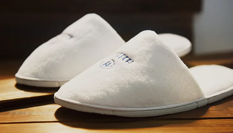 Wholesale Custom Logo White Coral Fleece Eva Sole Hotel Disposable Slippers