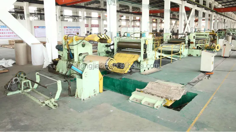 Для 0.3-2.0 мм толщиной холоднокатаной стали катушки straigntening и гибки разрезанная по длине линии поставщика в фошань