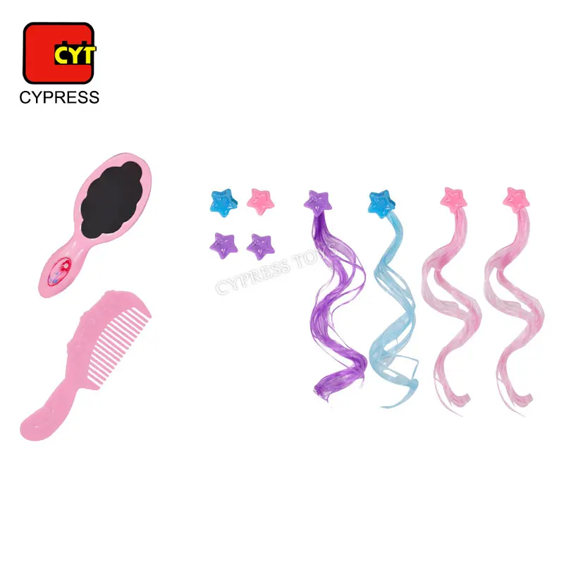 Розовая игрушечная лошадь с набором аксессуаров и пластиковыми игрушками