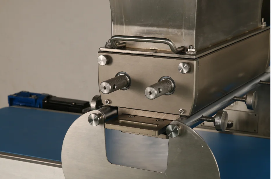 
Factory Price New Automatic Cake Making Machine Cake Filling Machine used in Snack Food Factory 