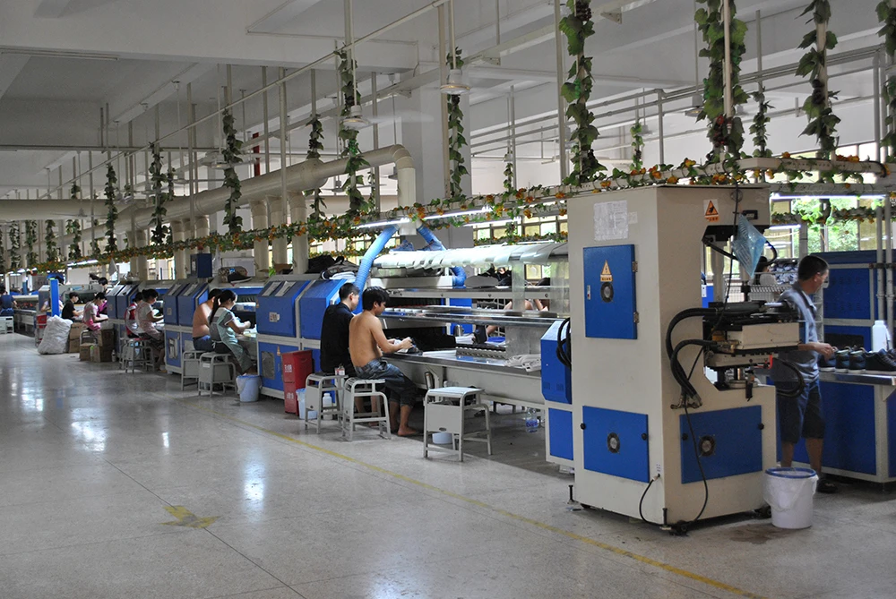 Shoe-making machine shoe sole gluing making cementing conveyor