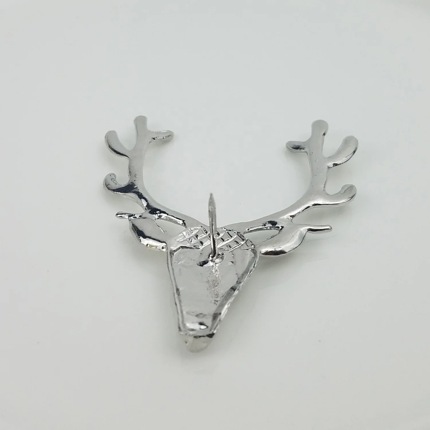 Дизайнерские свечи в виде головы оленя для романтической даты