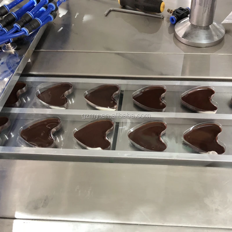 Машина для наполнения и герметизации медом в форме ложки