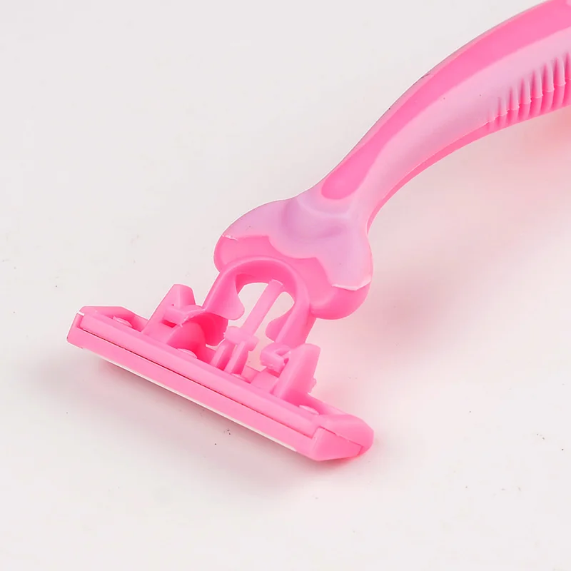 New arrival triple blade disposable men shaving razor With plastic rubber handle