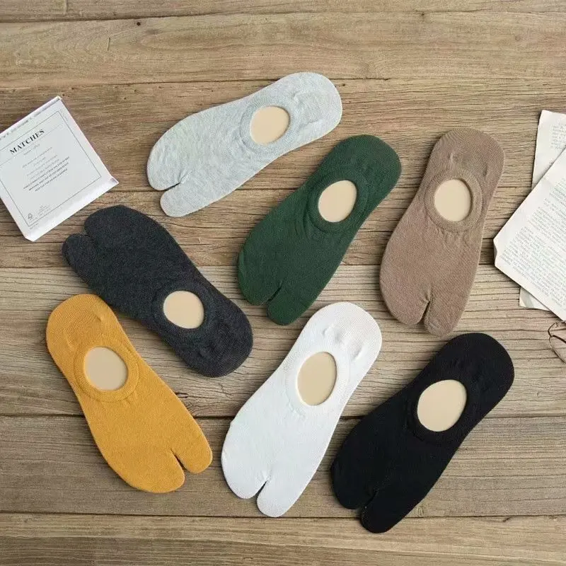 Spring and summer new cotton two - fingered invisible socks for men and women