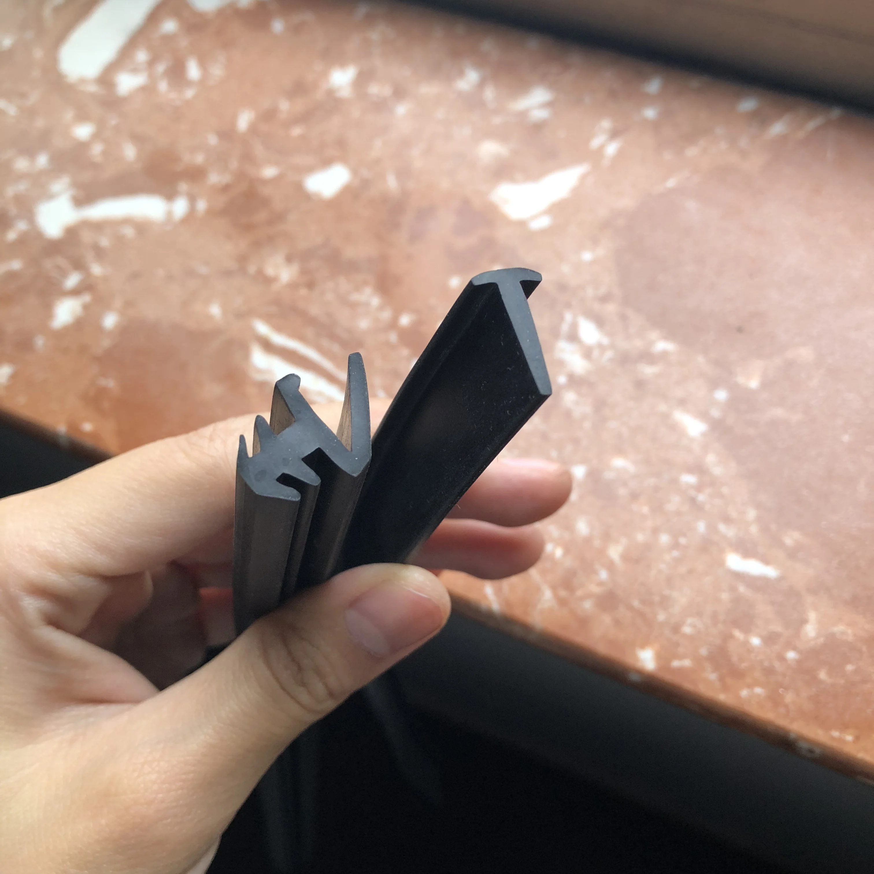 custom molded E/U Shape square rubber sealing strip rubber bumper edge strip for boat/window/truck