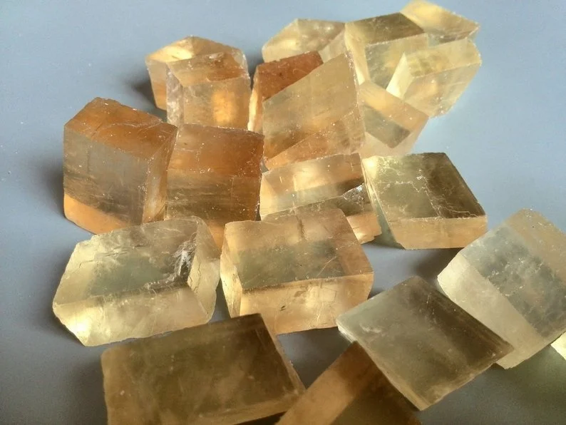 High Quality Natural mineral calcite crystal clear golden transparent Iceland spar original stone  For Sale