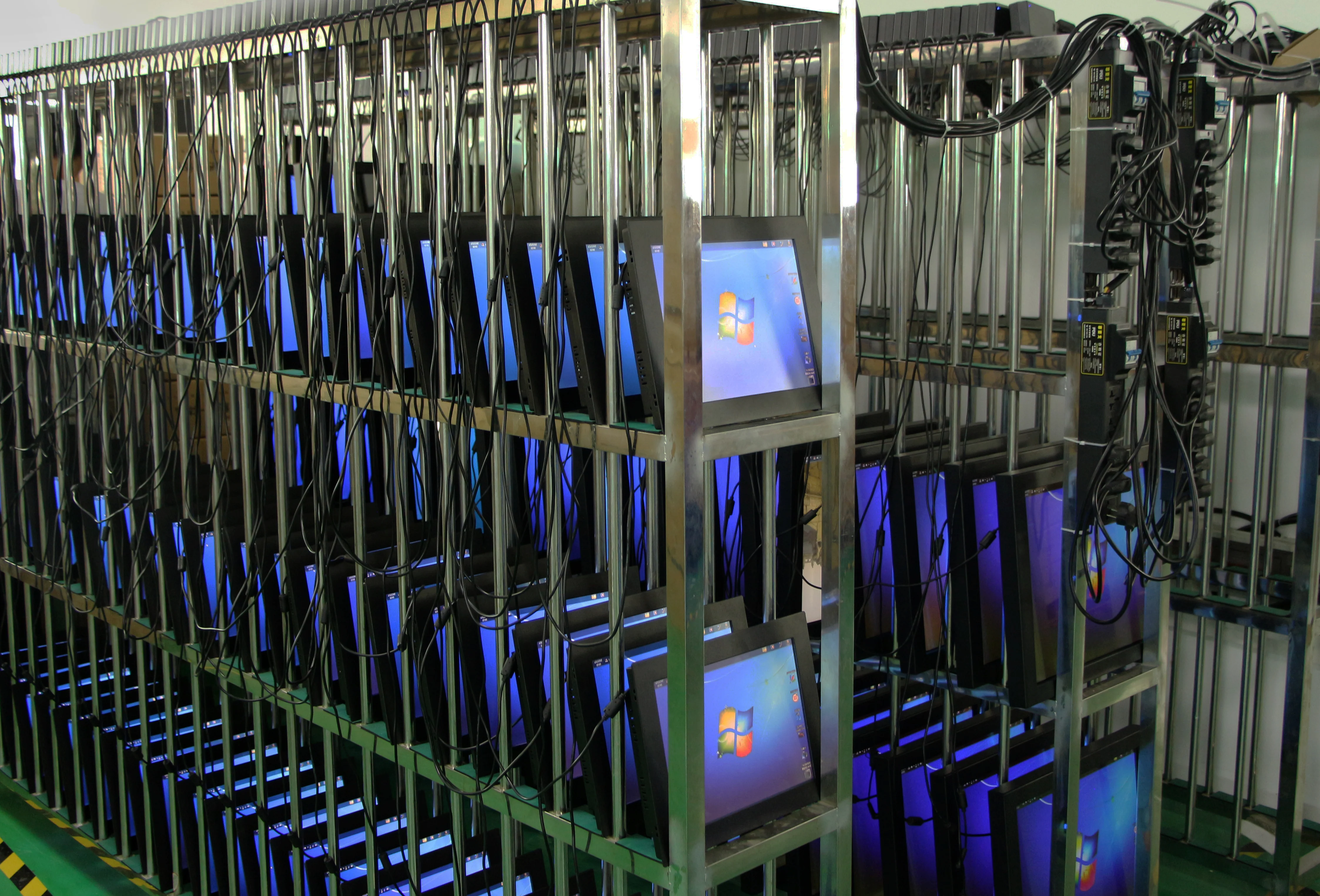 
Floor Standing Shopping Mall Vertical 1080P HD Outdoor Led Display For Advertising Digital Signage Media Player 