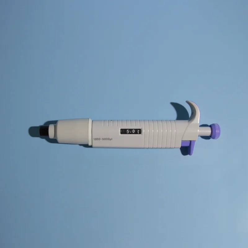 Лабораторные микропипетки используют электронные пипетки