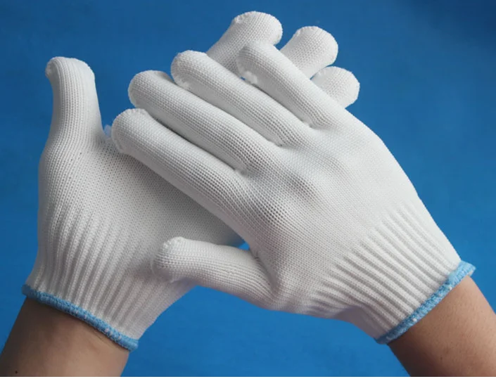 kids 10 gauge white  nylon knitted work gloves with silicone  oil free