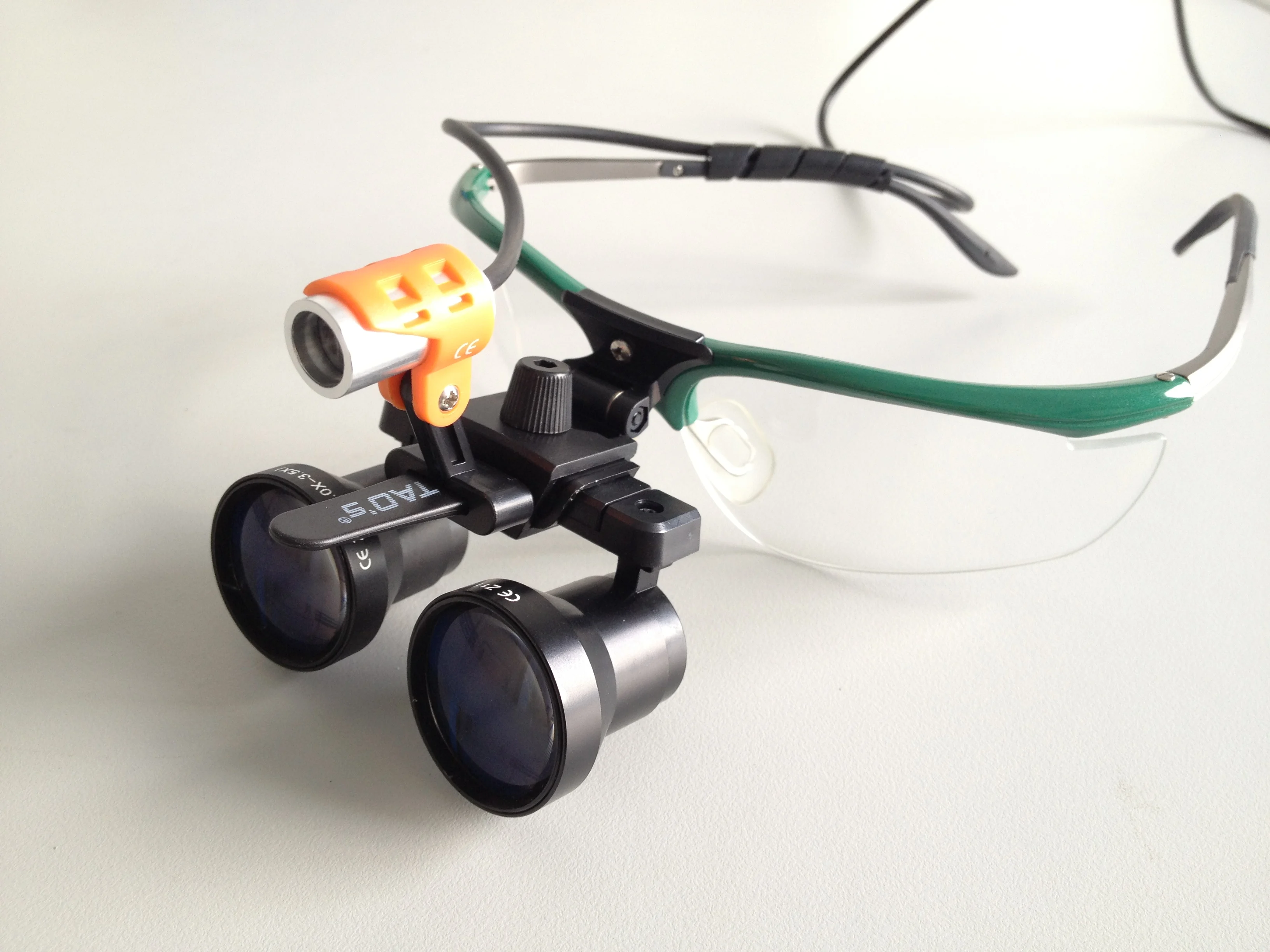 
Z11 Dental 3.0-3.5X Surgical Binocular Medical Loupe With LED Head Light Lamp Dental Loupes 