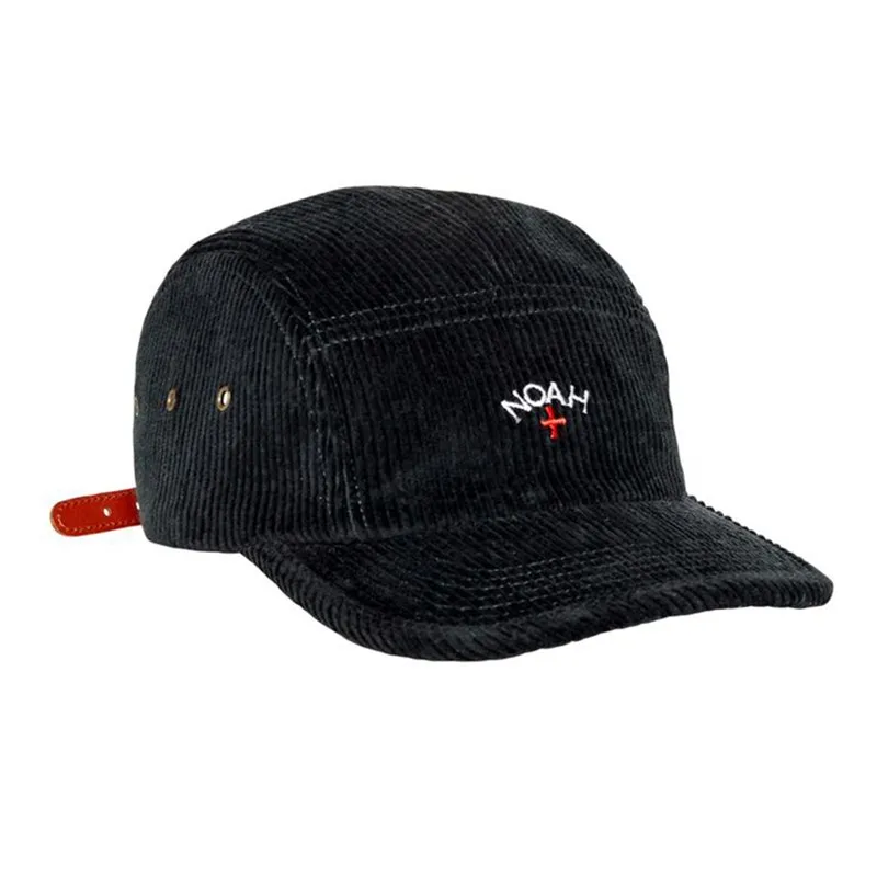 Оптовая продажа Черная кепка для лагеря швейный узор тканая этикетка на заказ 5 панельных