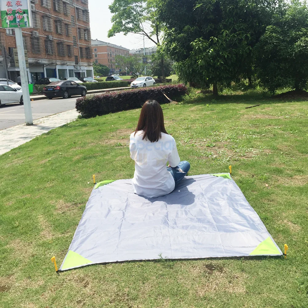 Wholesale portable folding picnic blanket nylon beach pocket mat
