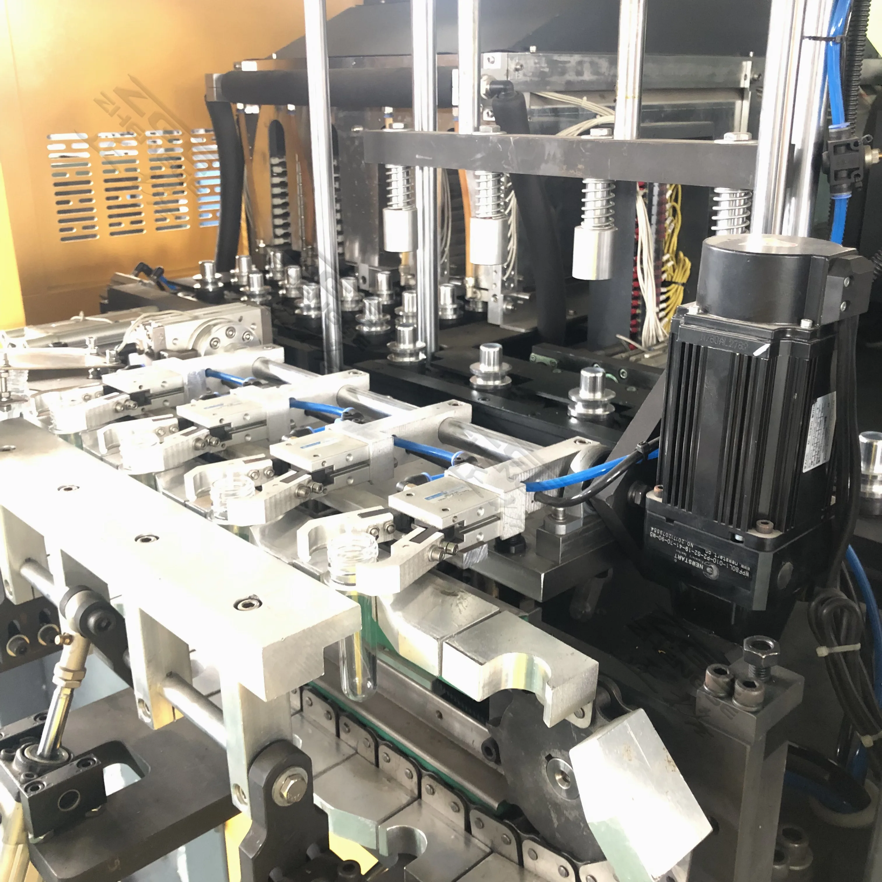 
4 Cavity Automatic PET Bottle Blowing / Plastic Stretch Blow Molding / Bottle Making Machine 