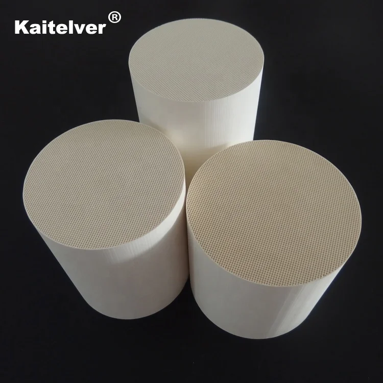 Ceramic substrate monolith catalyst carrier for vehicle catalyst convertor