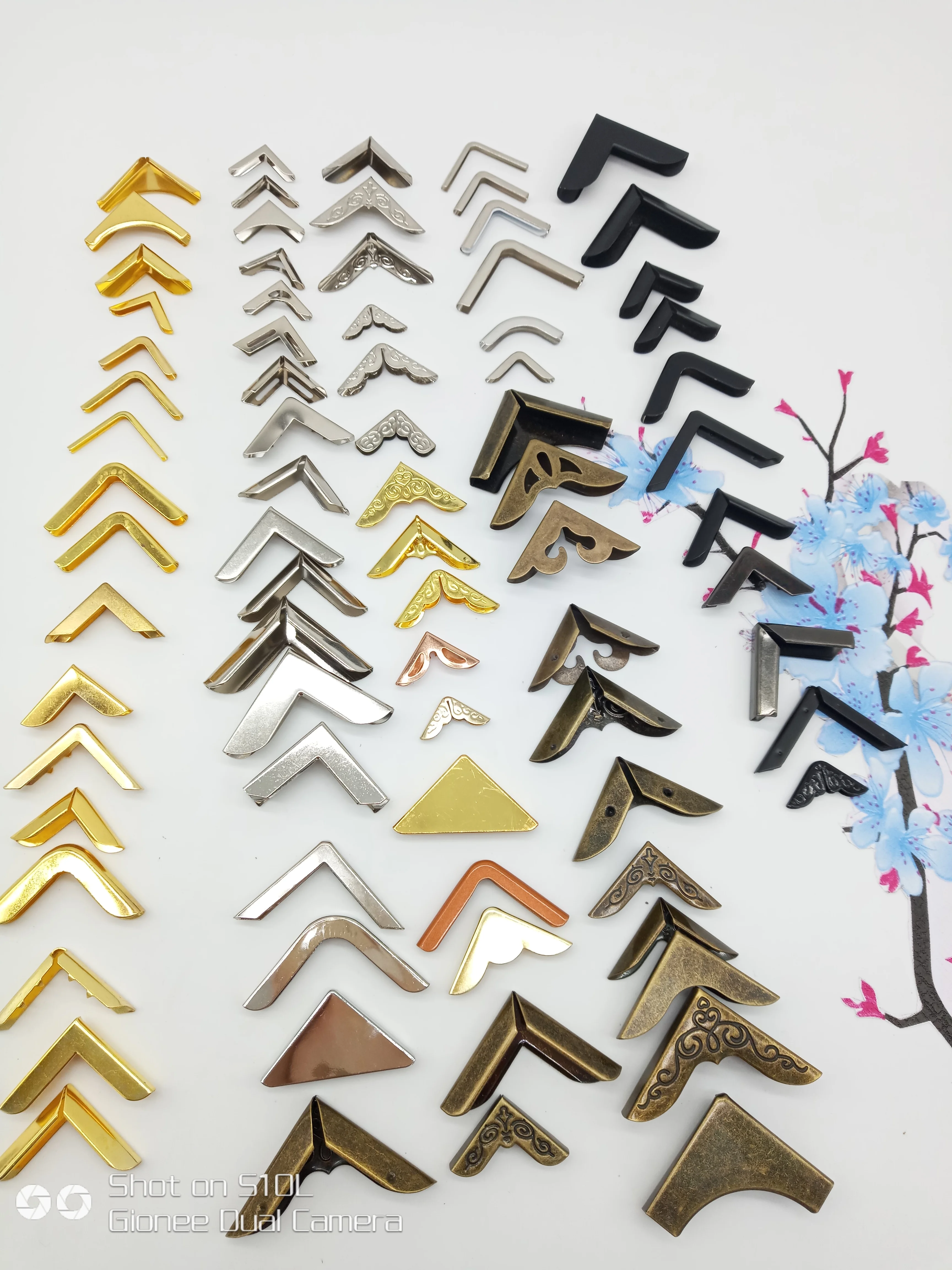 Factory sales gold small metal corner  angle album l corner DIY manual small corner