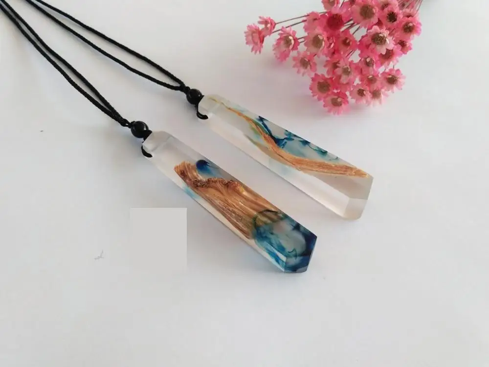 2019 Wooden ocean handmade resin wooden pendant sweater chain neck chain necklace for men and women creative new glue drops