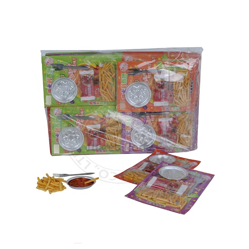 Итальянская еда в западном стиле с соусом, картофельные чипсы, закуска