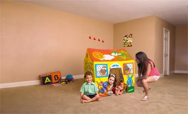 Bestway 52007 colorful plastic kids play house with roll up door