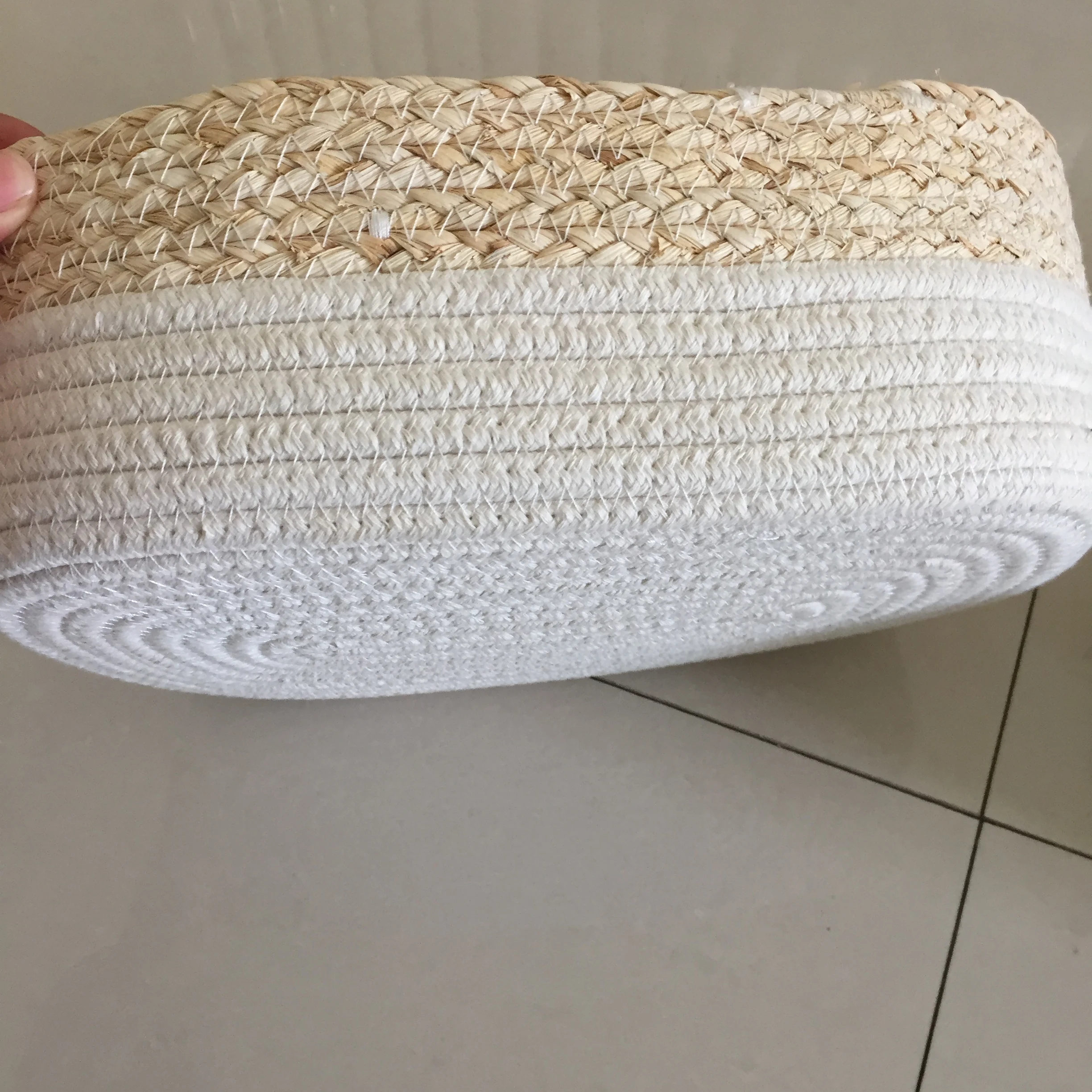 natural material  hot sale corn husk with cotton rope basket