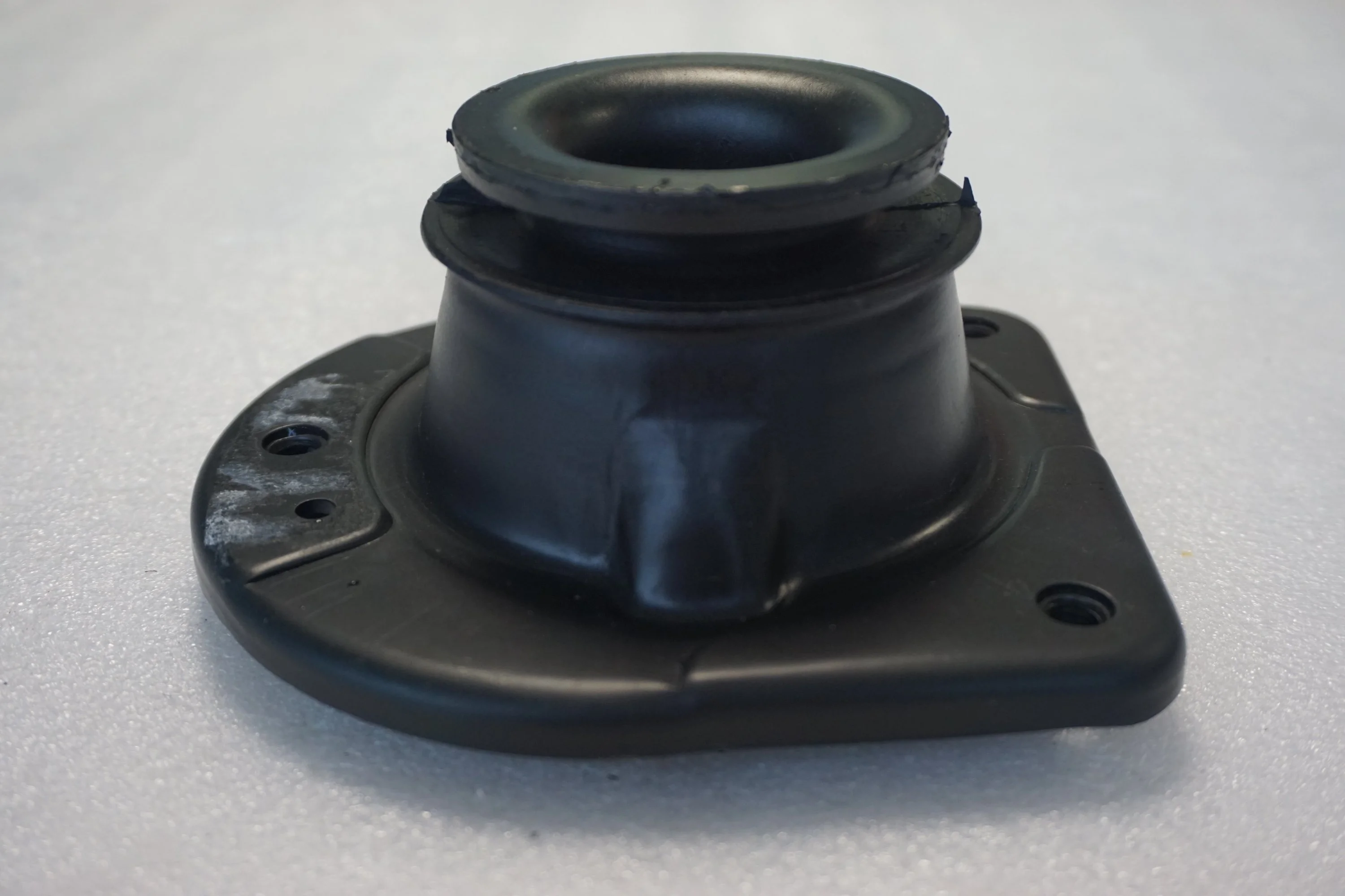 Oem 82491440 80001705 46760673 Right Side Top Strut Mount for Fiat Palio Doblo Siena Strada