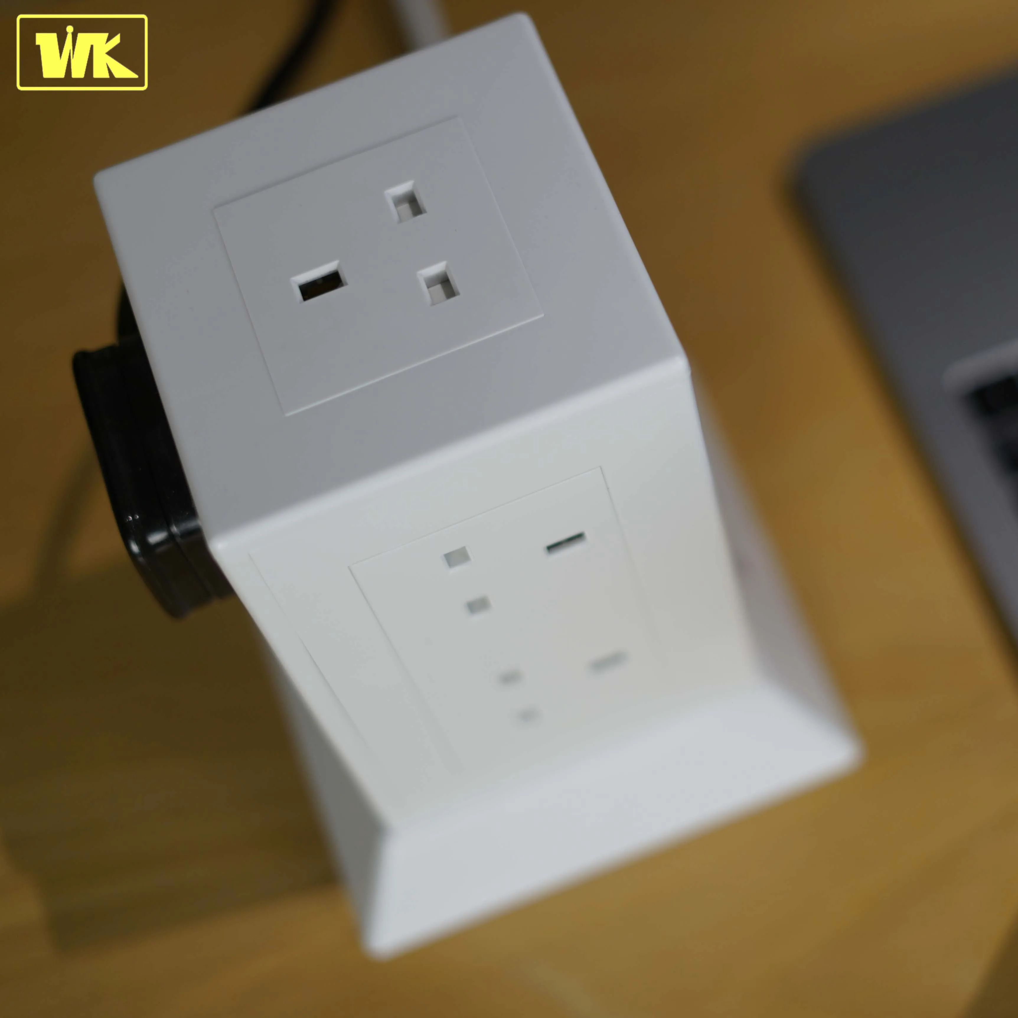 WK 9 Gang 13A Outlet Extension Lead