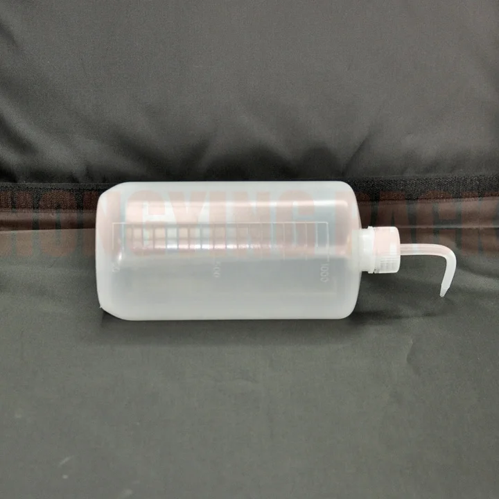 Laboratory consumables 1000 ml wash bottle