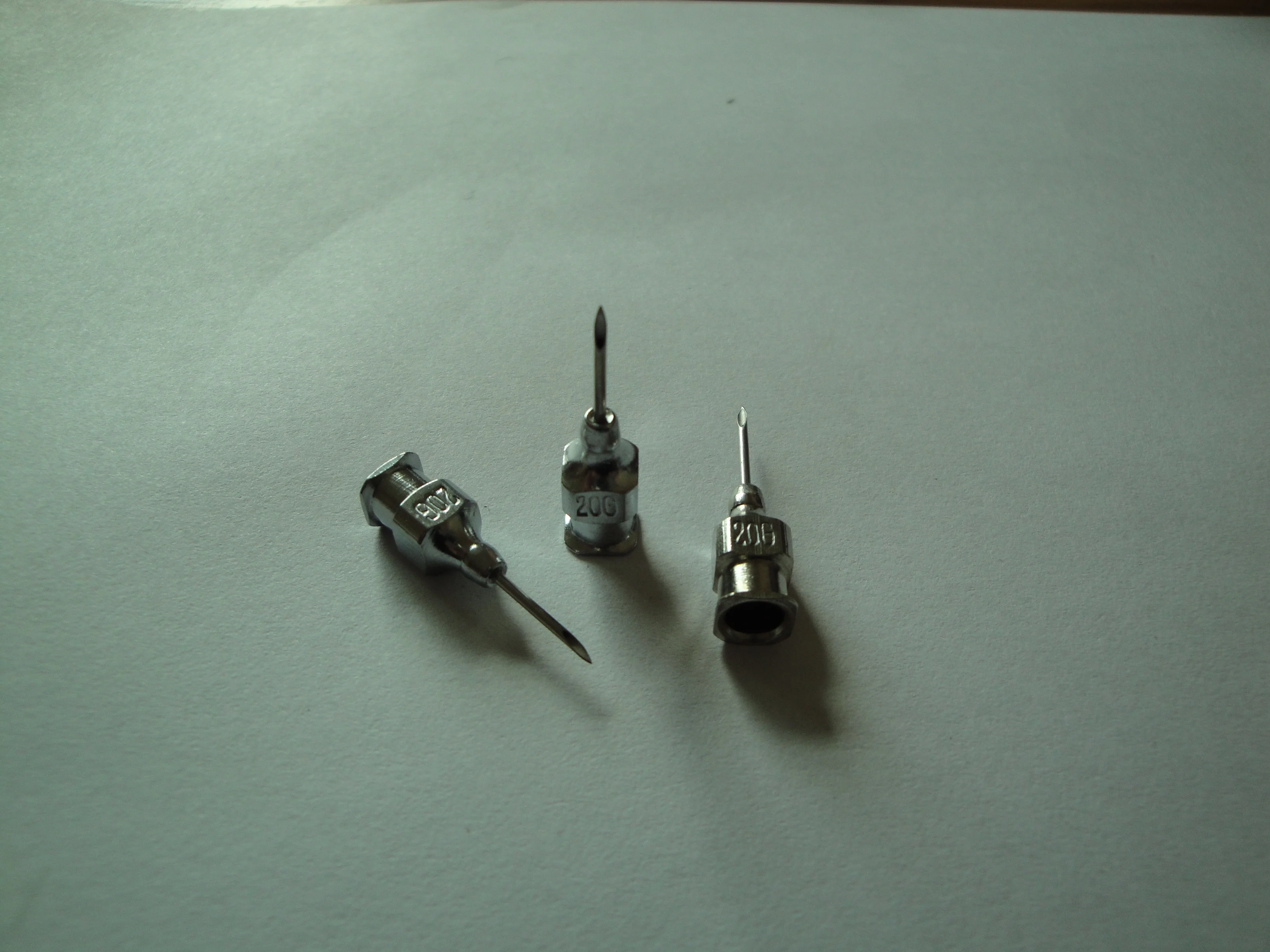 RE - USABLE LUER LOCK STAINLESS STEEL HYPODERMIC NEEDLES FOR VETERINARY USE