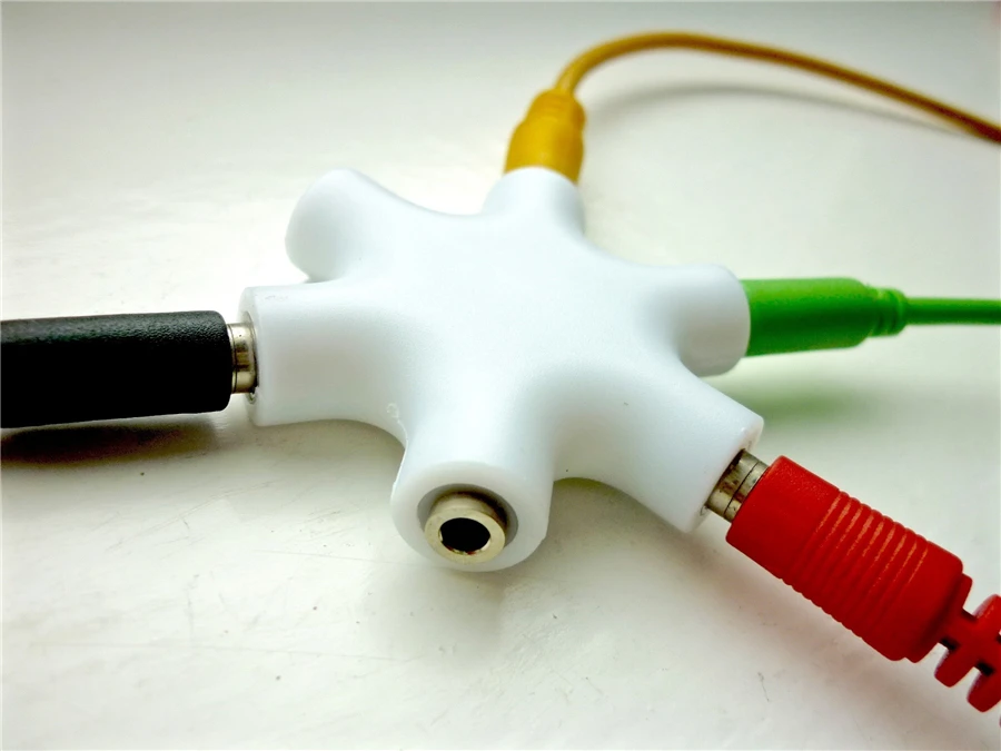 
5-Jack Multi Headphone Audio Splitter adapter 