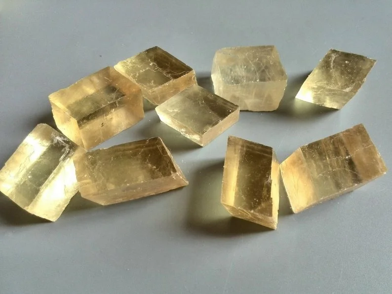 High Quality Natural mineral calcite crystal clear golden transparent Iceland spar original stone  For Sale