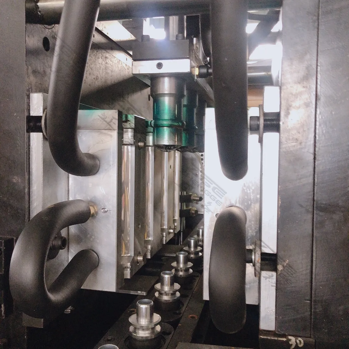 
4 Cavity Automatic PET Bottle Blowing / Plastic Stretch Blow Molding / Bottle Making Machine 