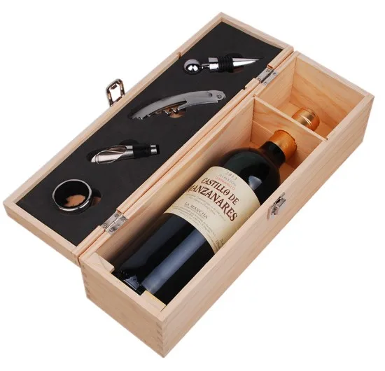 Одна бутылка красного вина, деревянная коробка