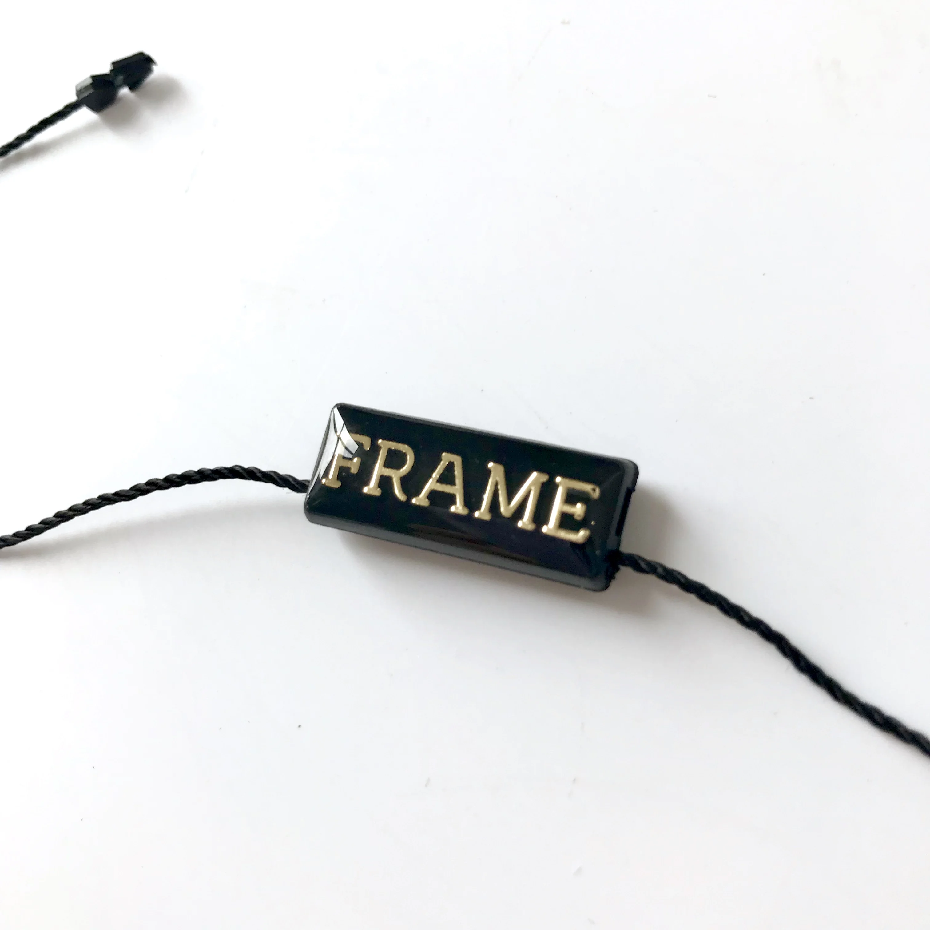 Роскошный рельефный замок для одежды с логотипом, пластиковая запечатывающая вешалка для одежды