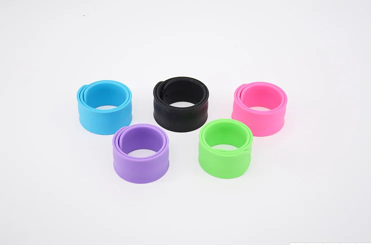 Factory Wholesale Silicone Pat Circle Clap Snap Ring Wrist Strap Toy Bracelets Promotional Gift Ruler