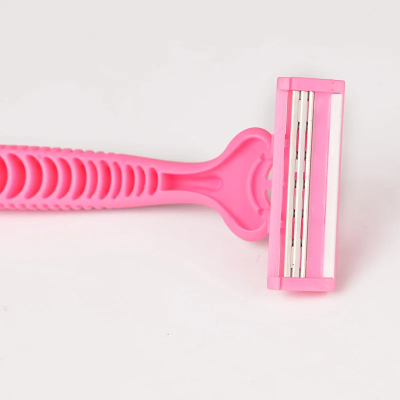 New arrival triple blade disposable men shaving razor With plastic rubber handle