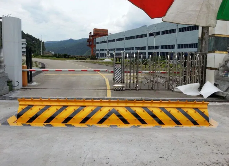 Roadway Safety Anti Terror Products Road Blocker Security Spike Traffic Road Barrier Car Stop Parking Block