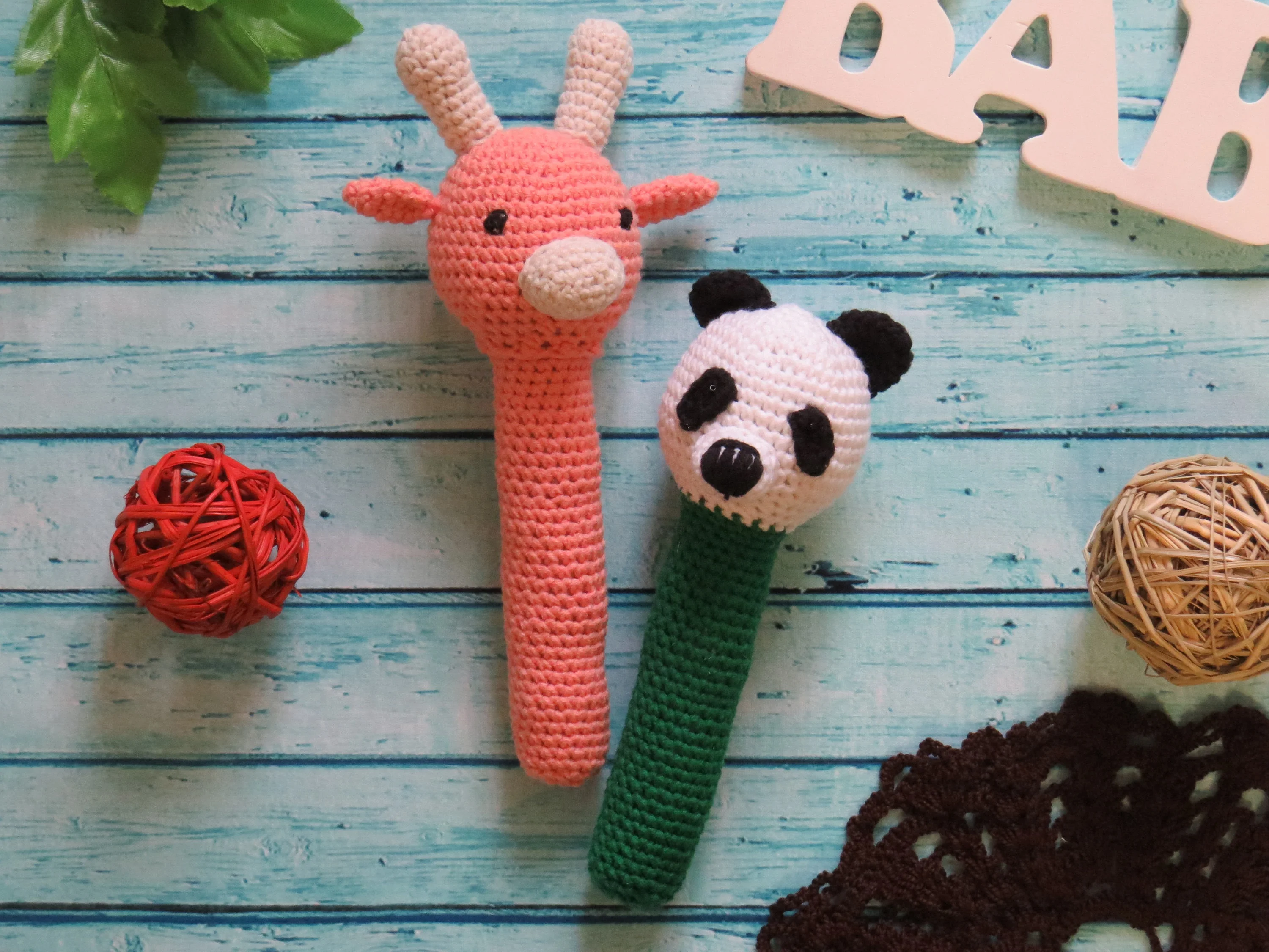 
Handmade Baby Amigurumi Giraffe Panda Animal Stuffed Crocheted Baby Rattles Toys 
