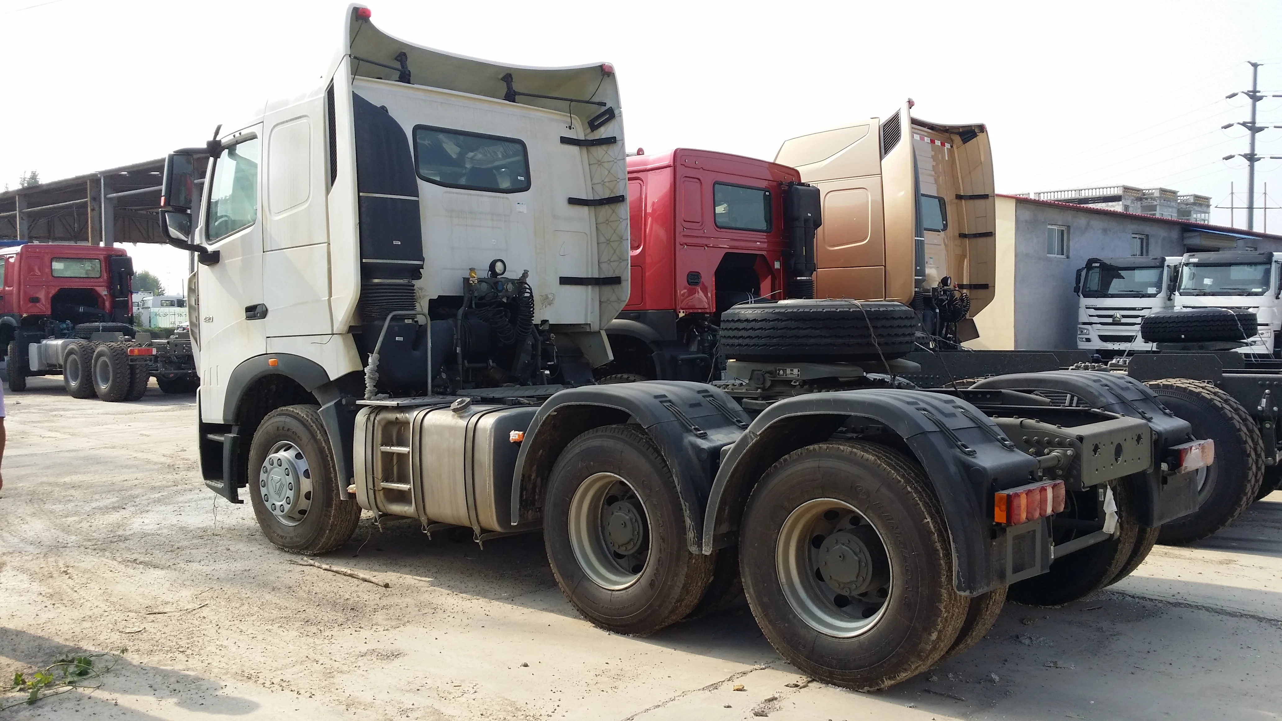 China Best Quality 40 ton HOWO A7 Tractor Truck Price