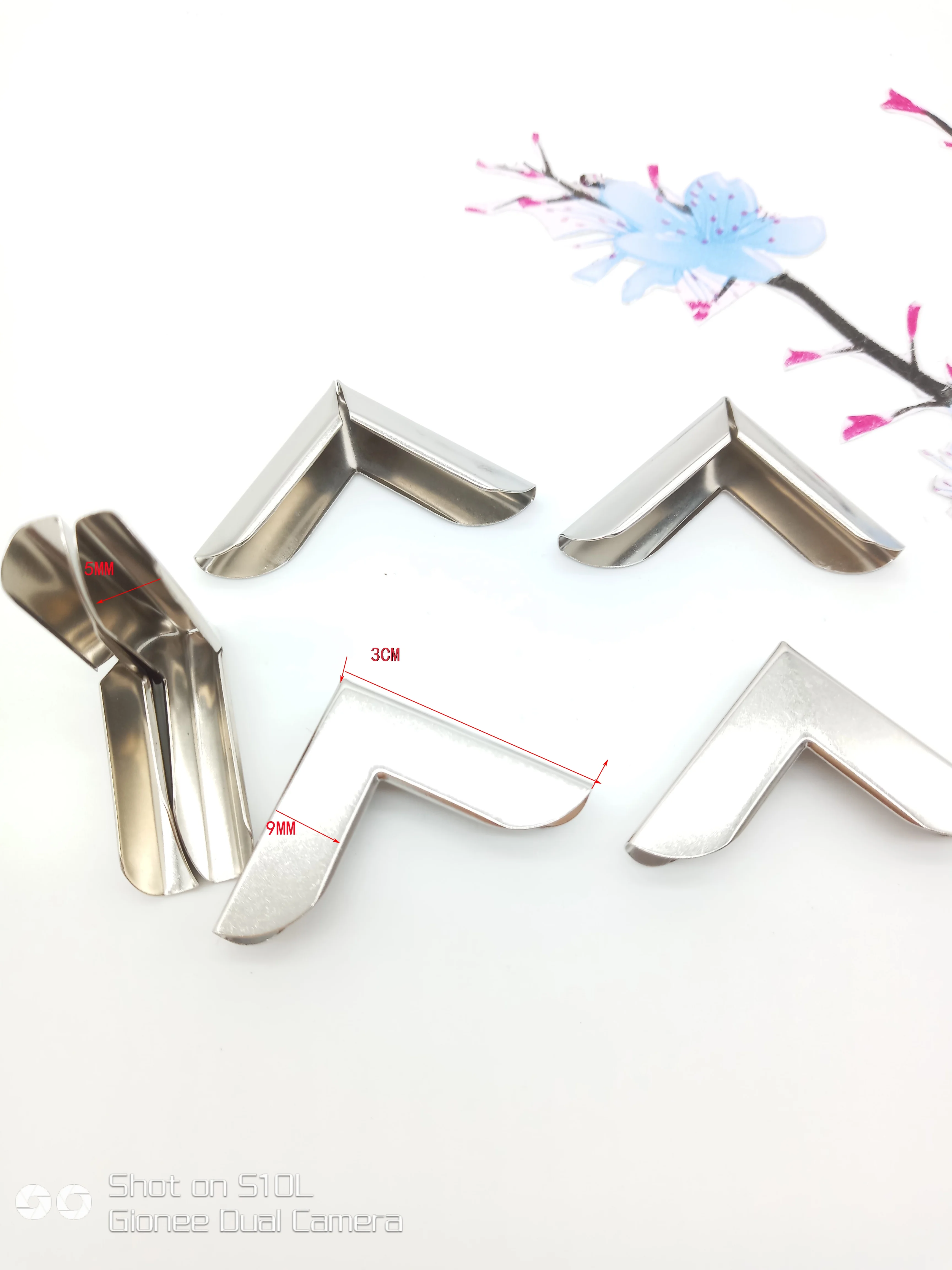 Factory sales gold small metal corner  angle album l corner DIY manual small corner